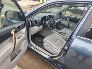 Toyota Highlander 2012 Blue