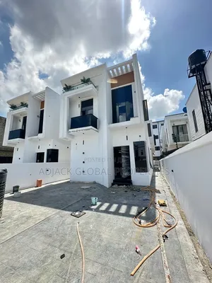 5bdrm Duplex in Vgc for sale