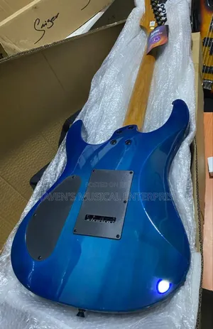 Luxars Super Strat Electric Guitar