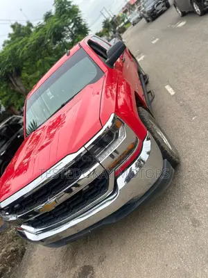 Chevrolet Silverado 2018 Red