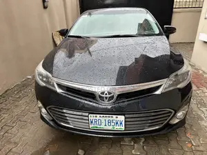 Toyota Avalon XLE Premium FWD Sedan (3.6L 6cyl 6A) 2016 Blue