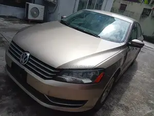 Volkswagen Passat 2014 Gold