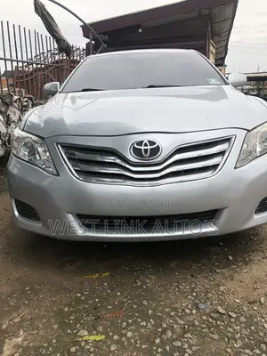 Toyota Camry LE 4dr Sedan (2.5L 4cyl 6AM) 2010 Silver