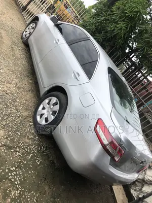 Toyota Camry LE 4dr Sedan (2.5L 4cyl 6AM) 2010 Silver