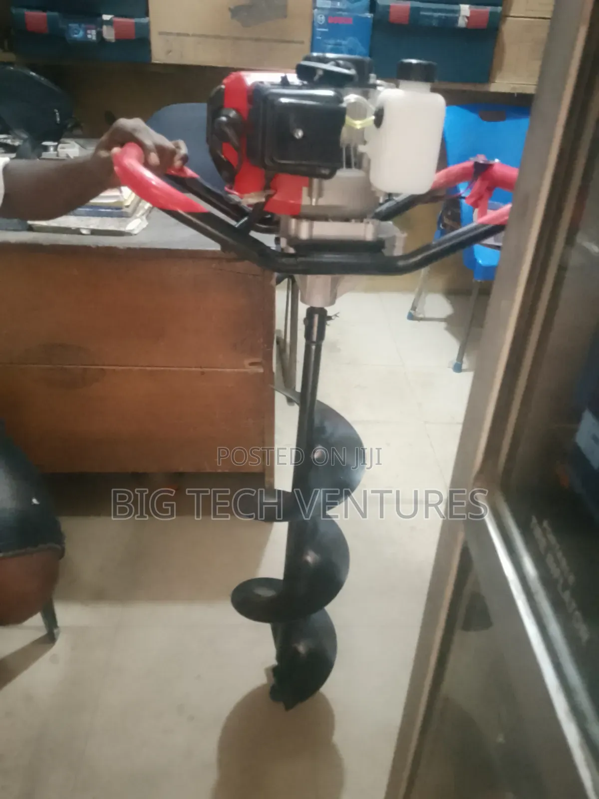 Handheld Petrol-powered Earth Auger