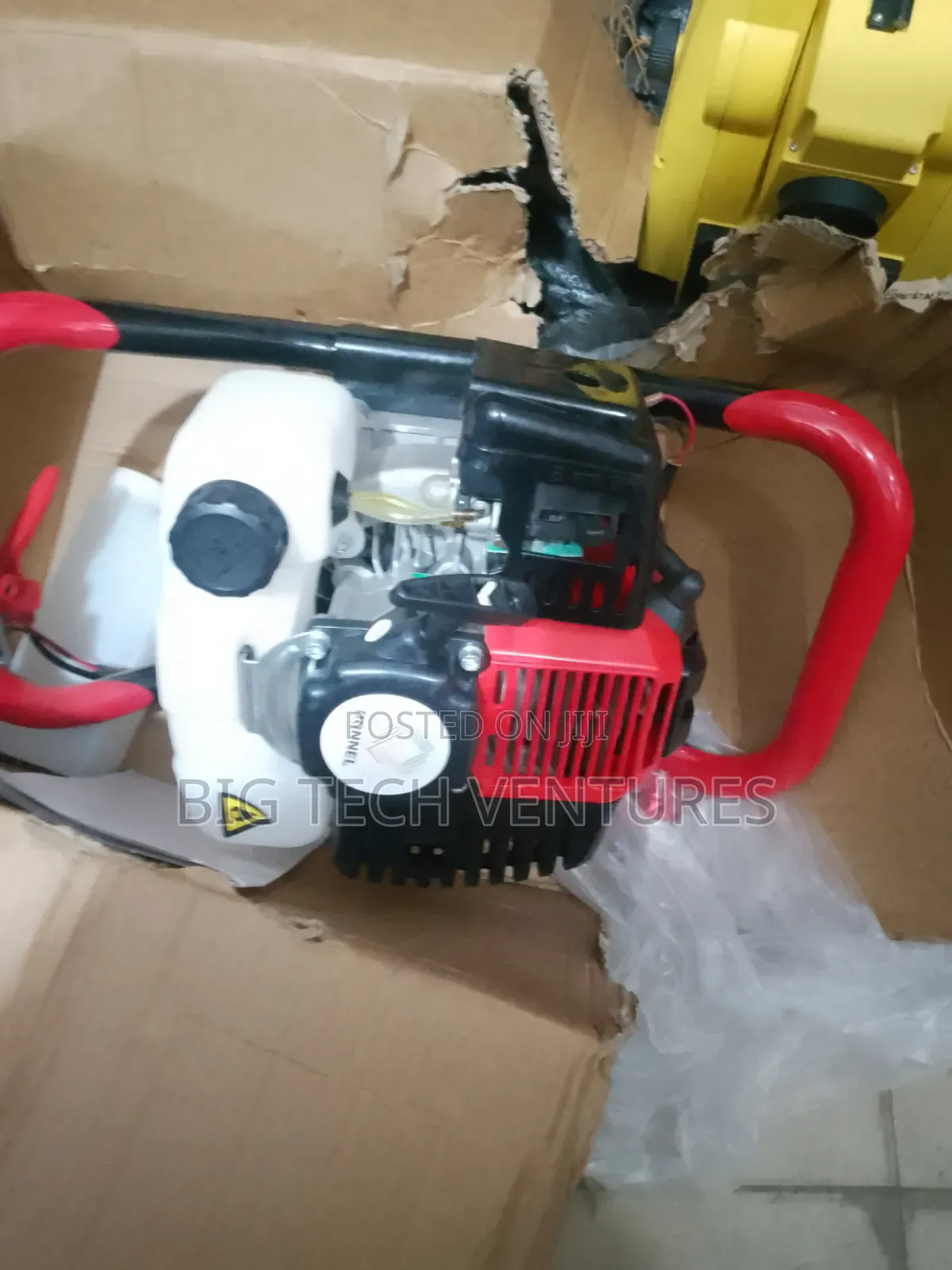 Handheld Petrol-powered Earth Auger