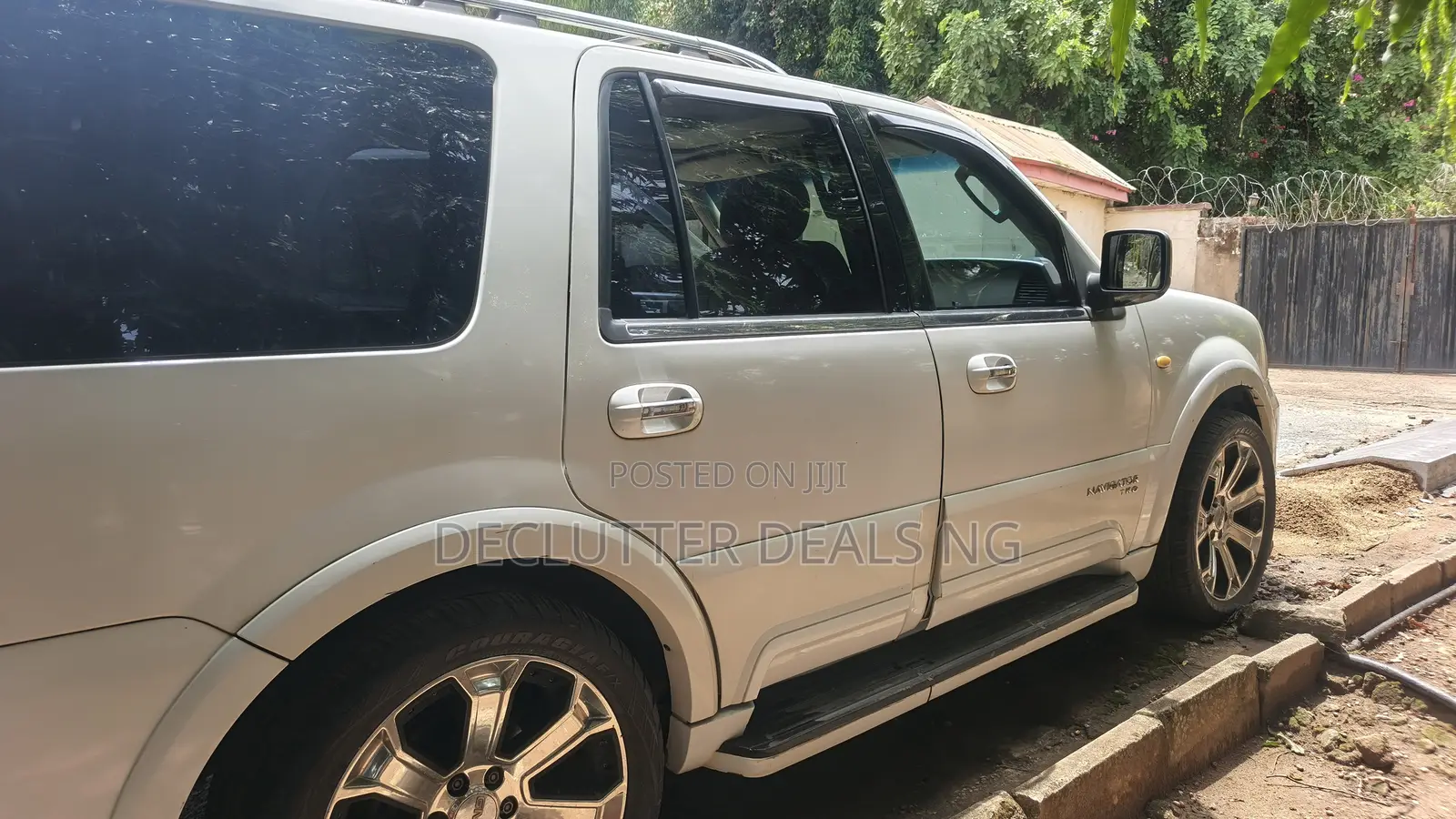 Lincoln Navigator 2003 White