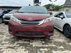 Toyota Sienna 2013 Red