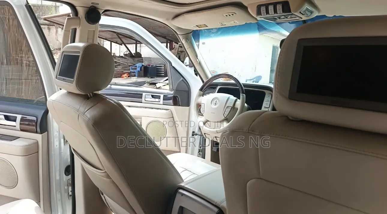 Lincoln Navigator 2003 White