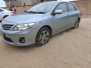 Toyota Corolla Altis 2011 Green