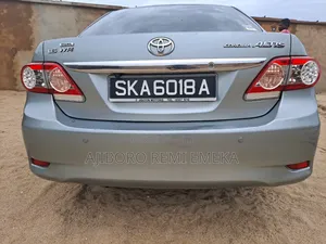 Toyota Corolla Altis 2011 Green