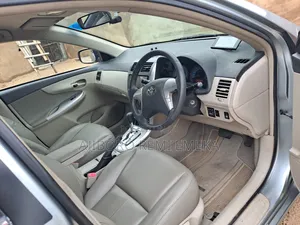 Toyota Corolla Altis 2011 Green