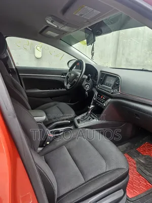 Hyundai Elantra SE Sedan FWD (1.8L 4cyl 6A) 2016 Orange