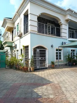 5bdrm Mansion in Sabon Lugbe for sale