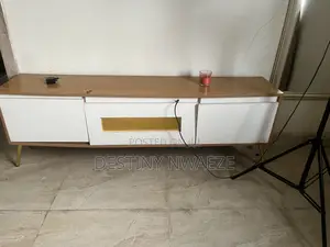 Modern 3-Door Tv Stand/Console With Glass Center - 1.6m