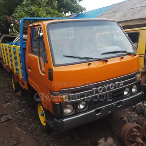 Toyota Dyna 150 1999 Orange