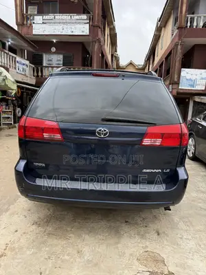 Toyota Sienna LE AWD 2005 Blue
