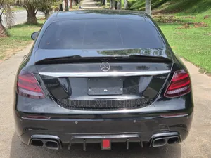 Mercedes-Benz E300 2018 Black