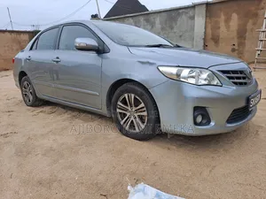 Toyota Corolla Altis 2011 Green