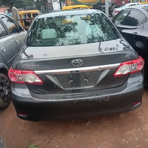 Toyota Corolla LE 4dr Sedan (1.8L 4cyl 4A) 2013 Gray