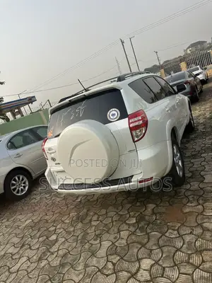 Toyota RAV4 2011 White