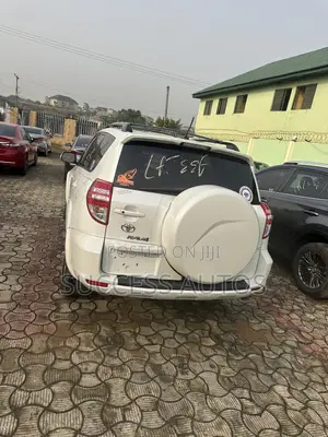 Toyota RAV4 2011 White