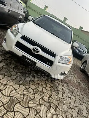 Toyota RAV4 2011 White