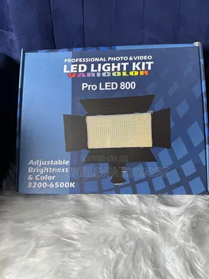 Pro Led 800 Kit With Stand and a Remote Control