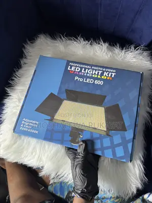 Pro Led 600 With Stand and a Remote Control