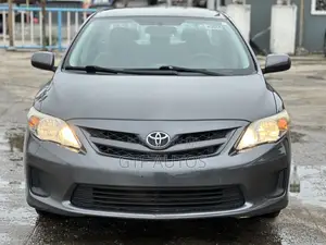 Toyota Corolla L 4dr Sedan (1.8L 4cyl 5M) 2013 Gray