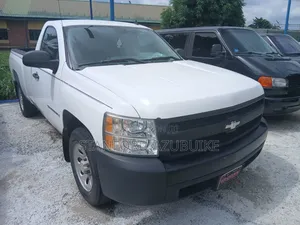 Chevrolet Silverado 2011 Off white