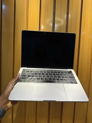 Laptop Apple MacBook Pro 2019 8GB Intel Core i5 SSD 128GB