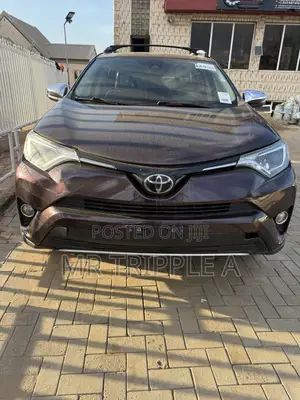 Toyota RAV4 LE 4dr SUV (2.5L 4cyl 6A) 2018 Brown