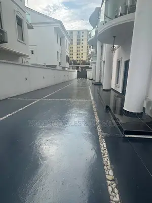 Grey Shinning Polish Concrete