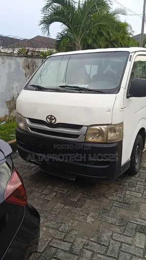 Toyota HiAce 2006 White