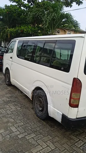 Toyota HiAce 2006 White