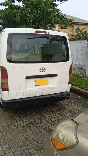 Toyota HiAce 2006 White