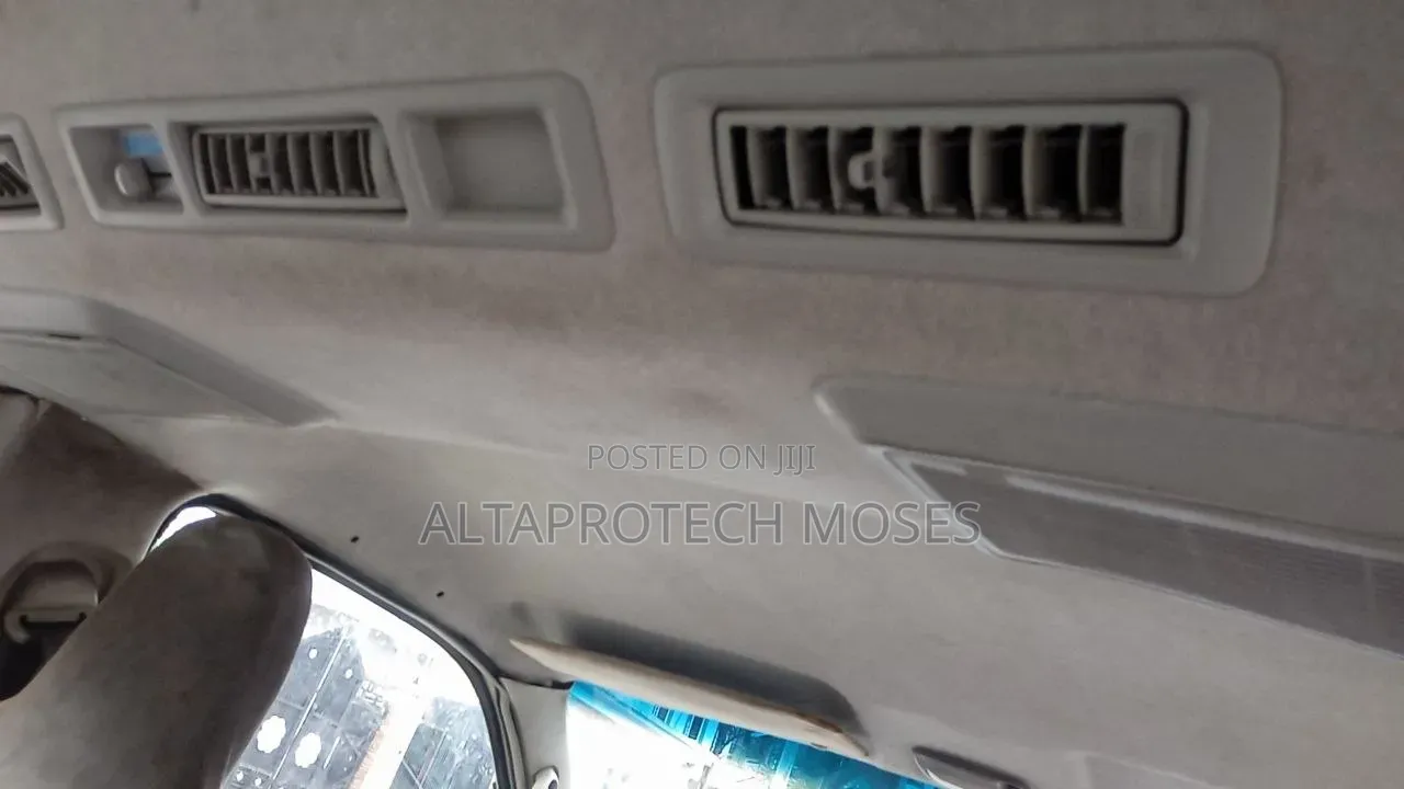 Toyota HiAce 2006 White