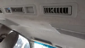 Toyota HiAce 2006 White