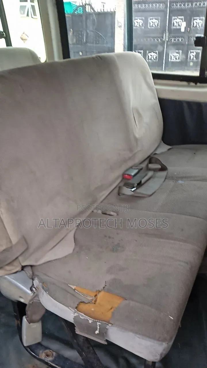 Toyota HiAce 2006 White