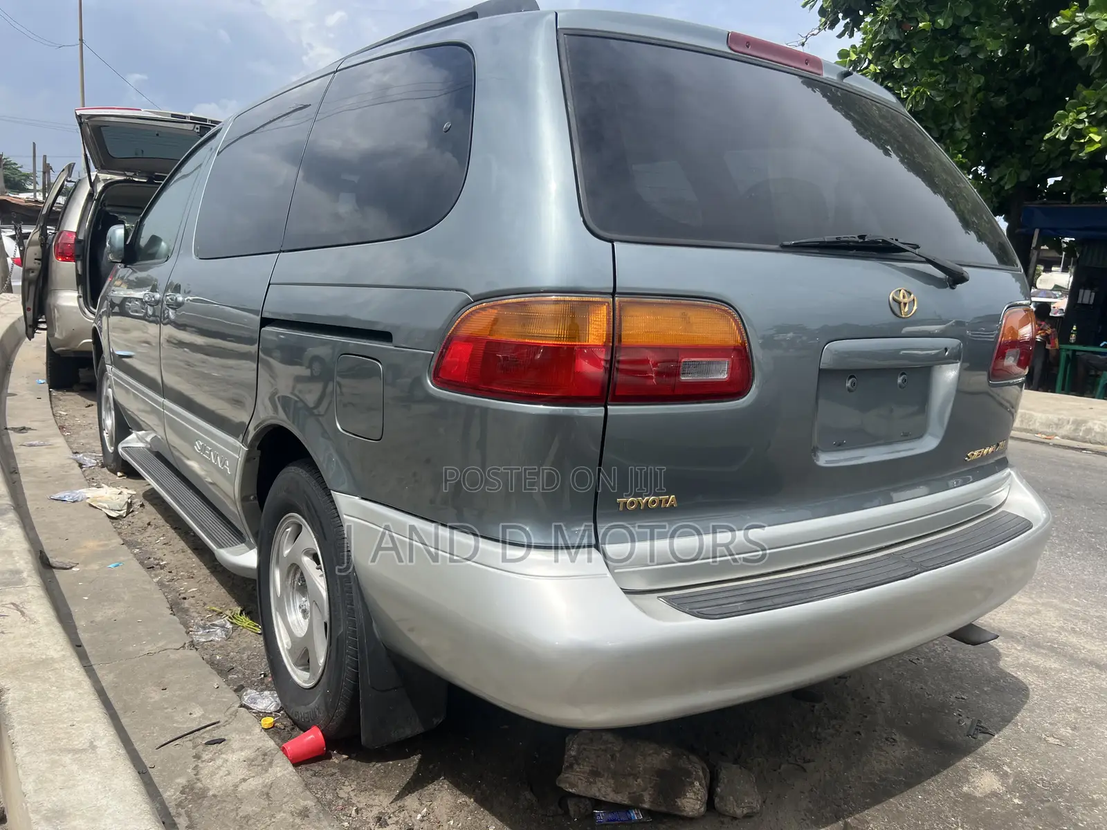 Toyota Sienna 2000 Gray