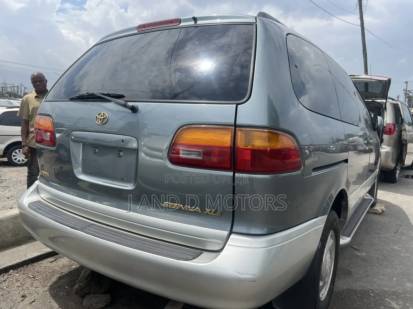 Toyota Sienna 2000 Gray