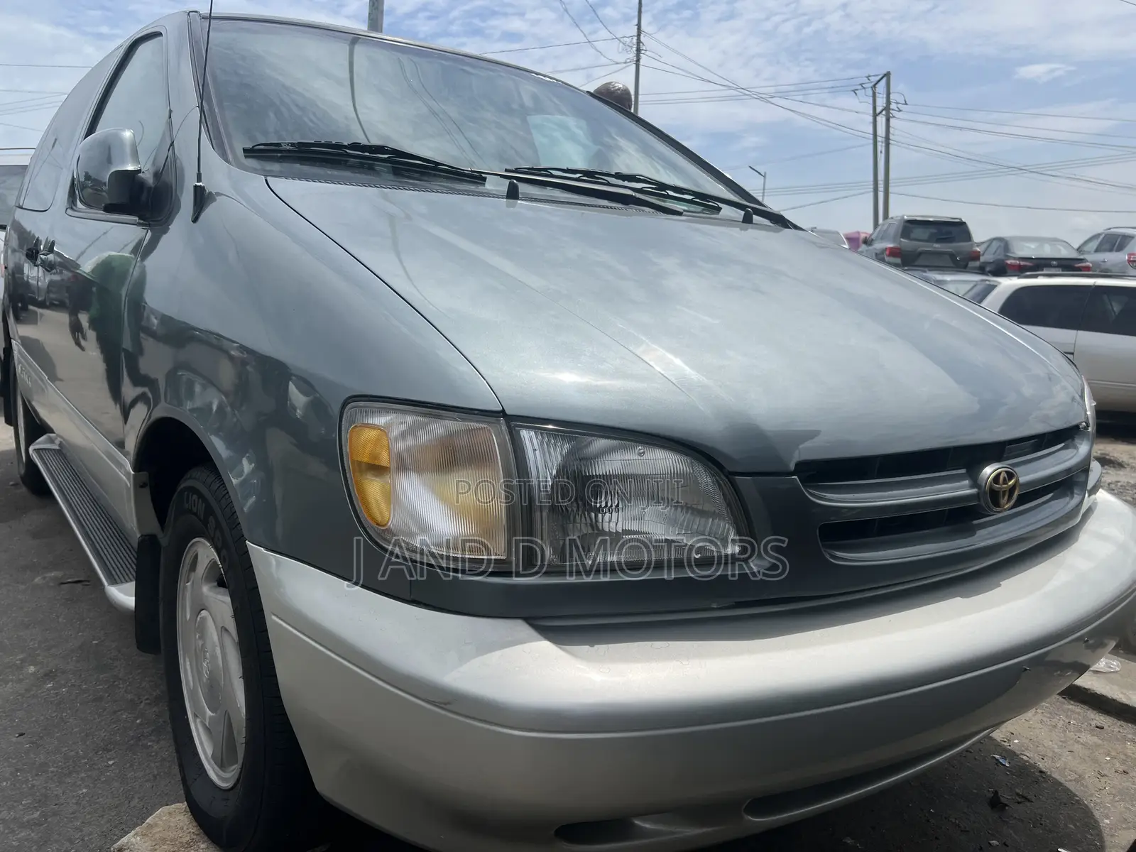 Toyota Sienna 2000 Gray