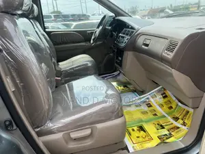 Toyota Sienna 2000 Gray