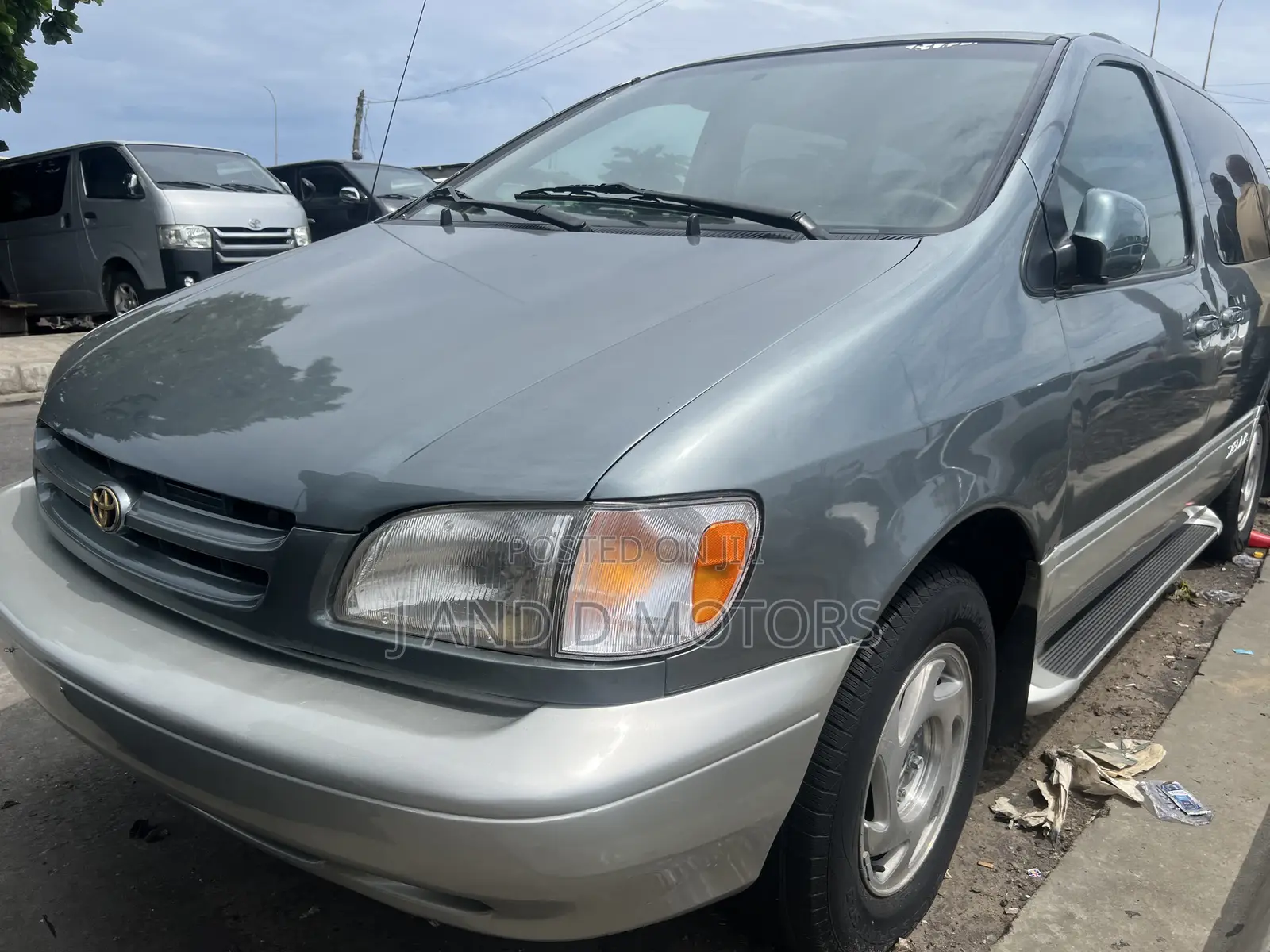 Toyota Sienna 2000 Gray
