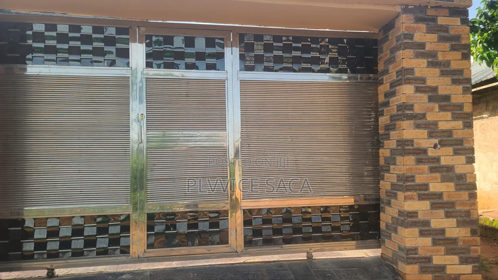 Stainless Black Plate Gate