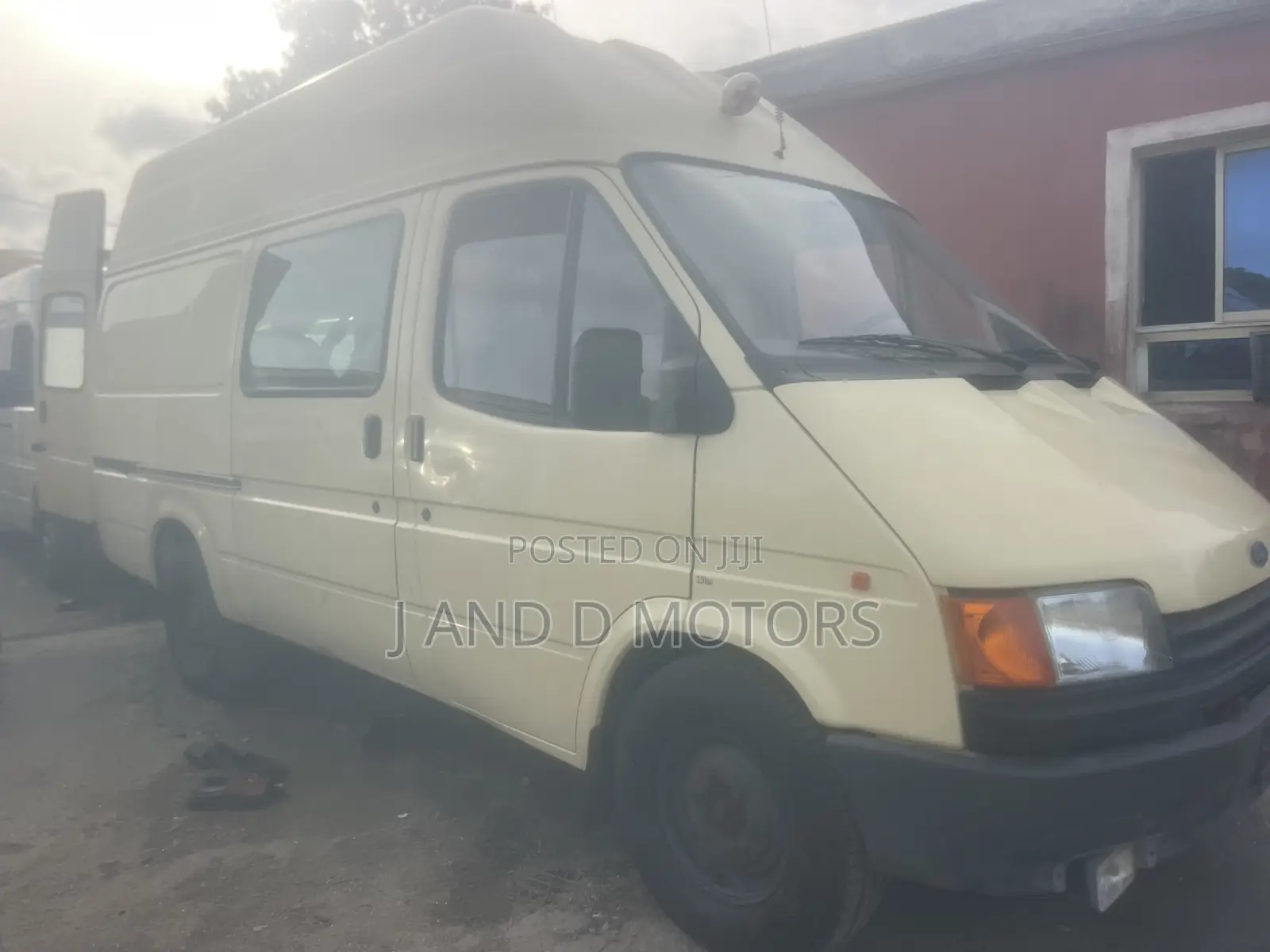 Ford Transit 2002 Gold