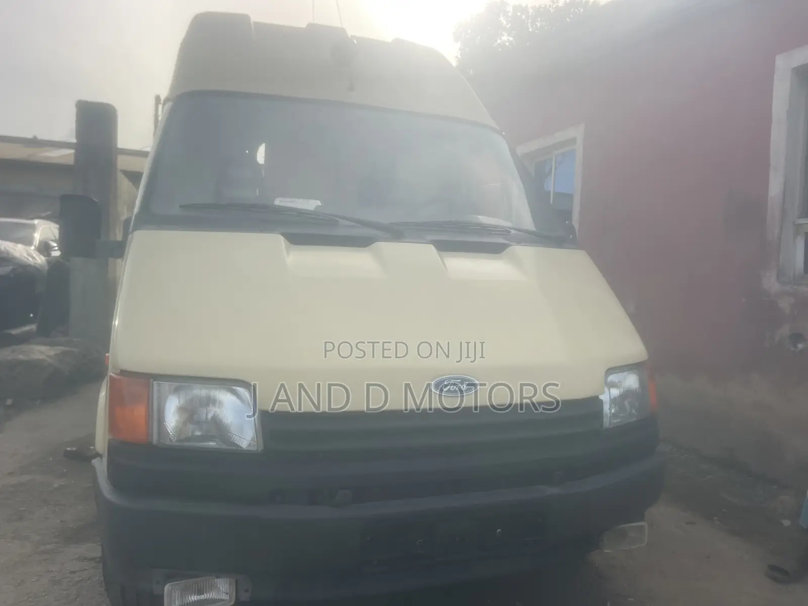 Ford Transit 2002 Gold