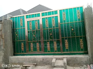 Stainless Steel Gate With Green Plate