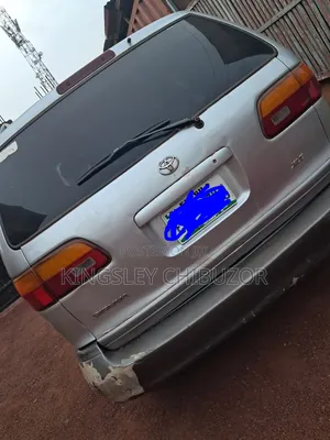 Toyota Sienna 2000 Silver